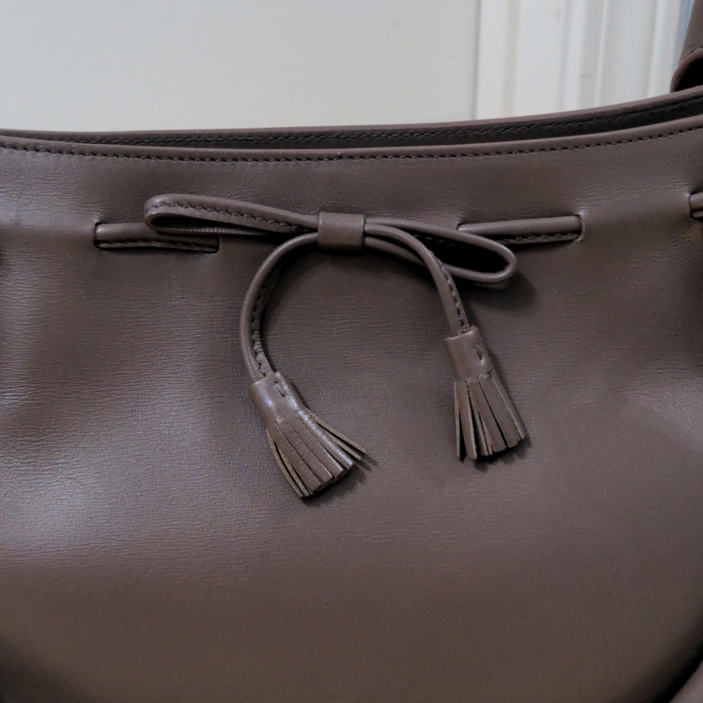 Anya Hindmarch taupe leather shoulder bag EUC - Picture 3 of 9